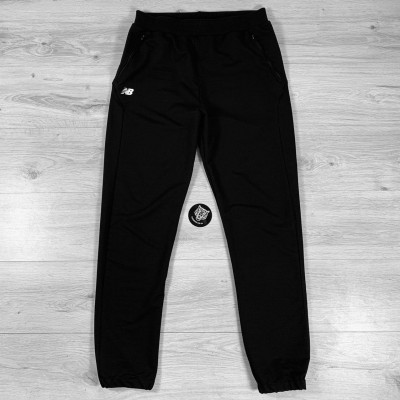 Спортивные штаны New Balance Athletics Back Logo black/white Спортивные штаны New Balance Athletics Back Logo black/white